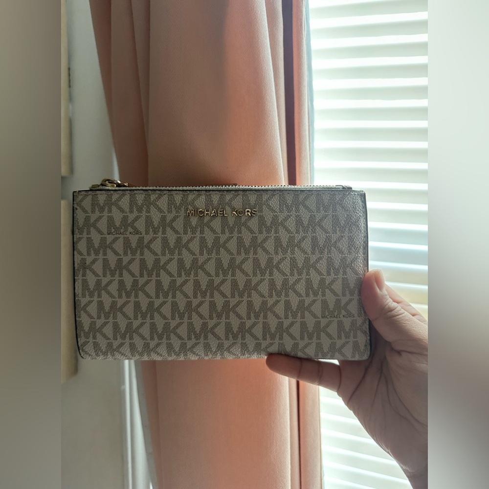 Michael kors wallet